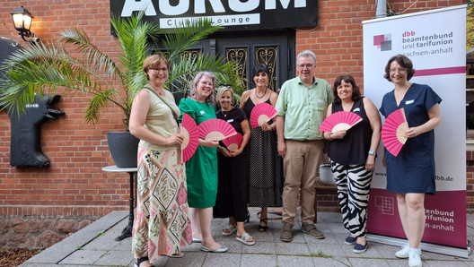 Frauen aus den dbb Mitgliedsgewerkschaften mit dem dbb-Landeschef Ulrich Stock (5. v.l.)