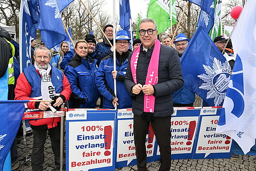 Auch die Verhandlungen selbst wurden von Demos und Kundgebungen begleitet