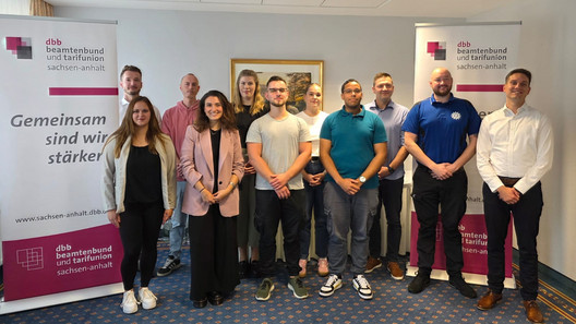 Teilnehmerinnen und Teilnehmer am Landesjugendtag der dbb jugend sachsen-anhalt am 19. September 2025 in Magdeburg.