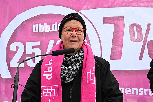 Stv. Vorsitzende der dbb Bundestarifkommission Rita Mölders